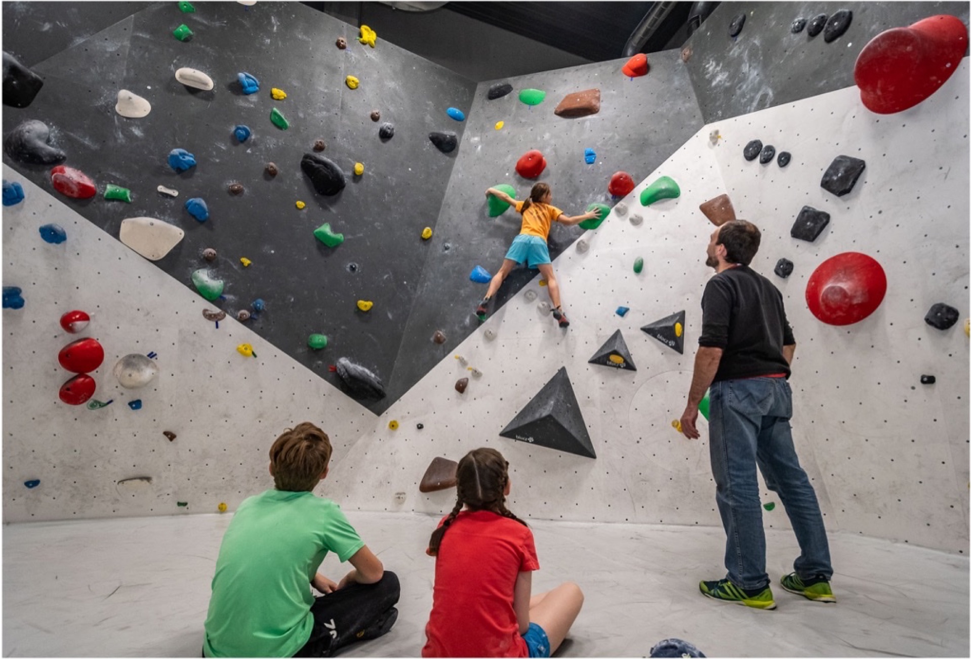 Kindergruppe mit Trainer